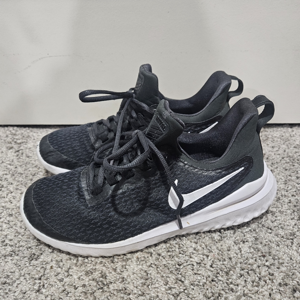 🖤 Nike women's black shoes